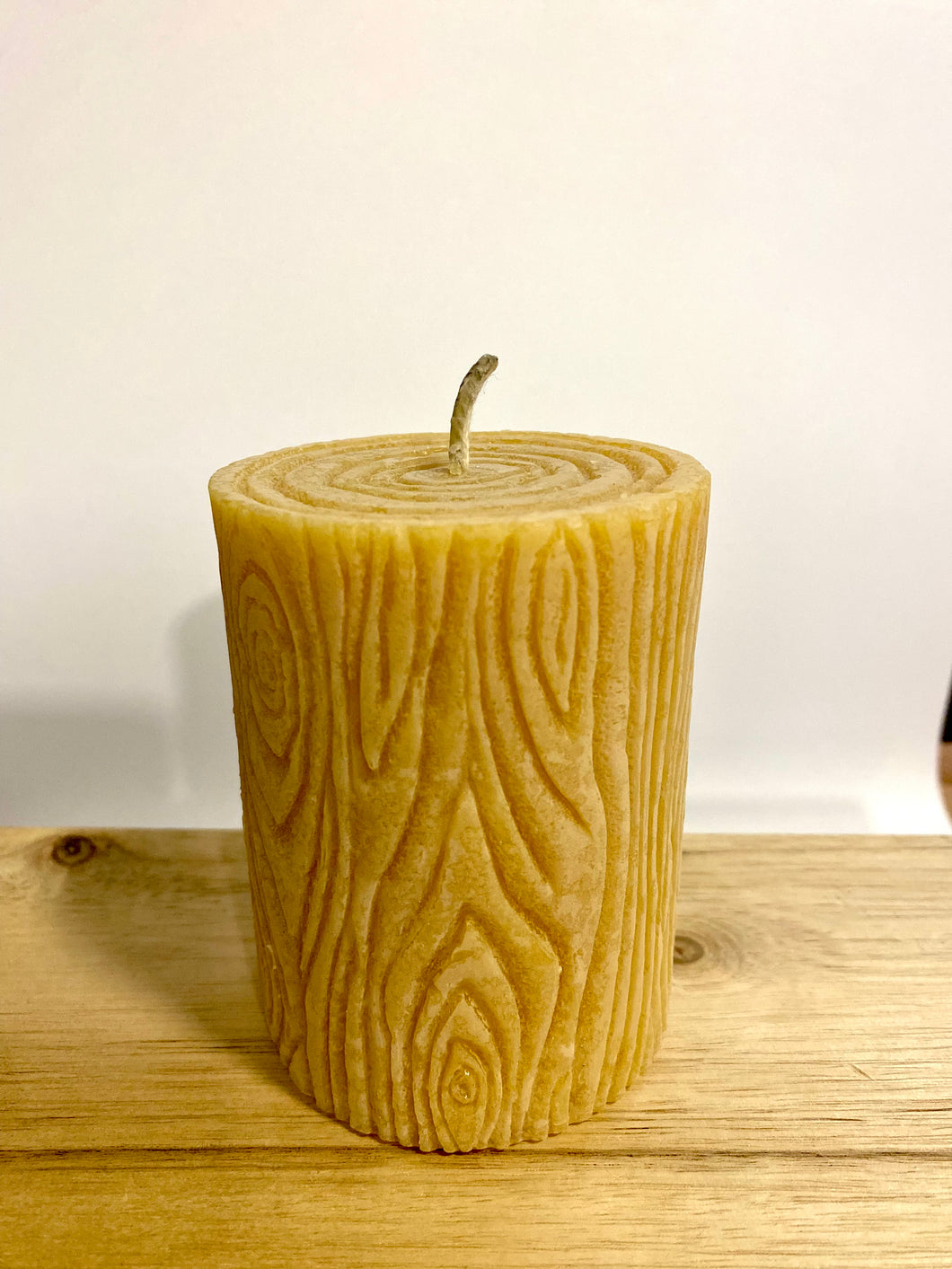 Wood grain beeswax candle